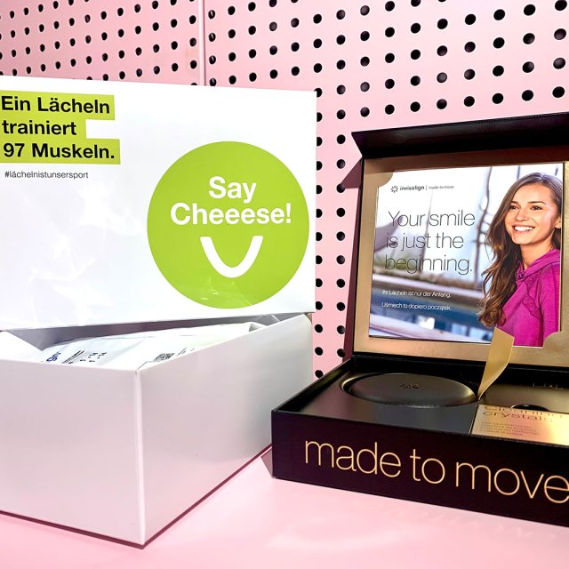 To the advantages: SayCheeese box and aligner packaging ready for handover
