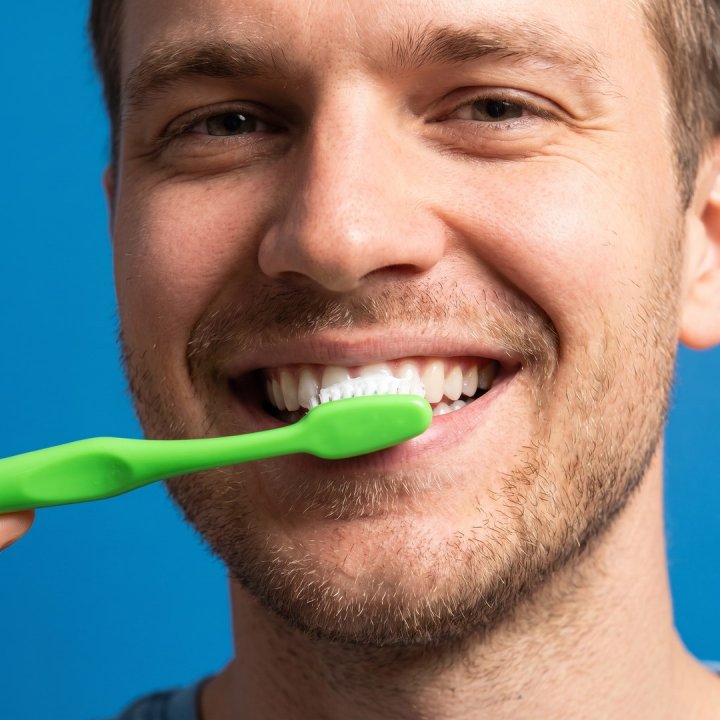 Brushing your teeth with invisible braces