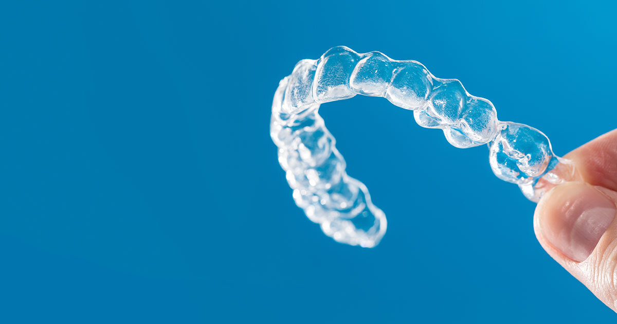 >Zahnspange für Erwachsene: Welche Mythen stimmen – und welche nicht?