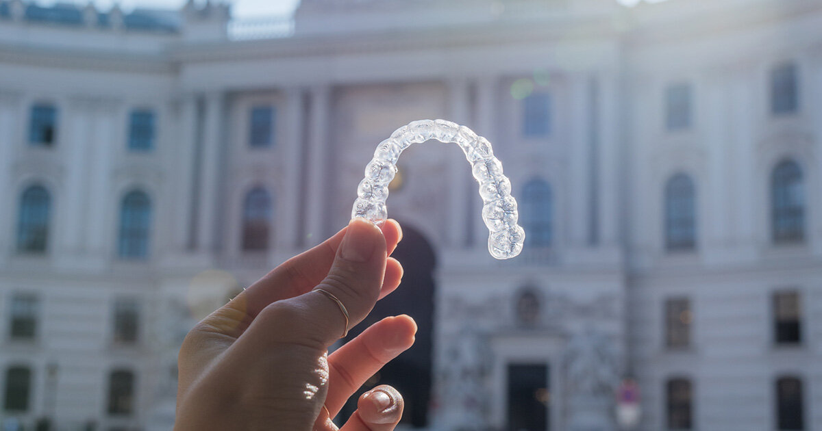 >Ist eine unsichtbare Zahnspange auch bei schon einmal behandelten Zähnen (Rückfall) nochmal sinnvoll?