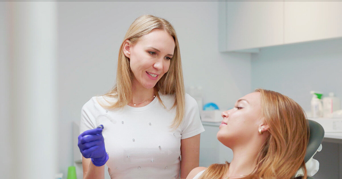 >Muss ich bei einer unsichtbaren Zahnspange wirklich jede Woche die Schiene wechseln – oder geht’s auch bequemer?