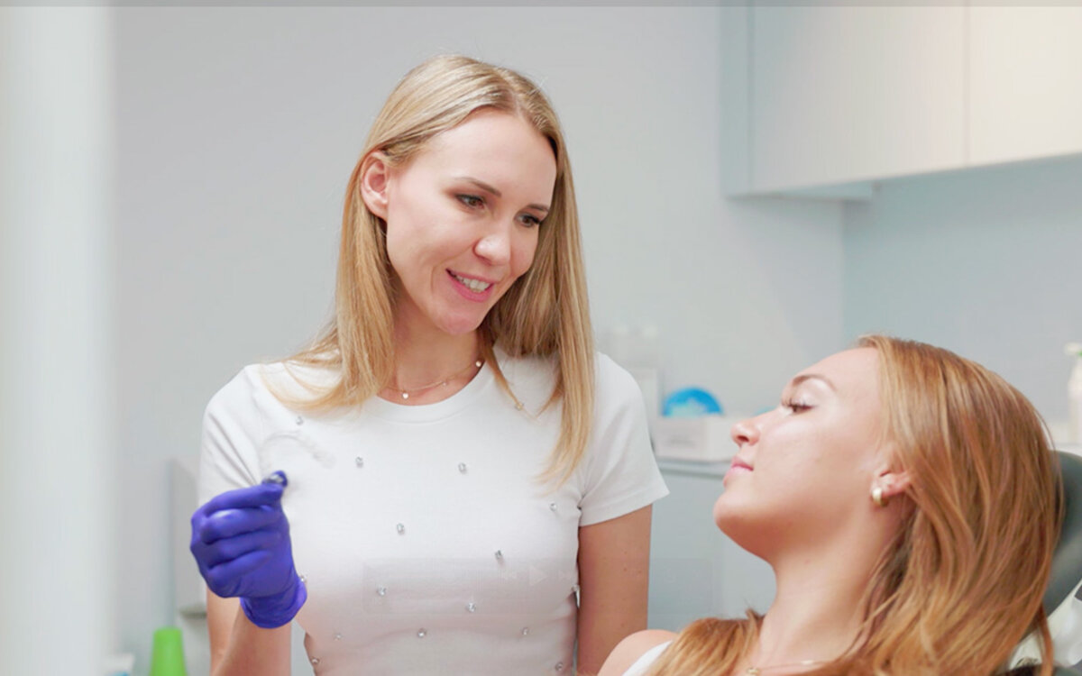 >Muss ich bei einer unsichtbaren Zahnspange wirklich jede Woche die Schiene wechseln – oder geht’s auch bequemer?