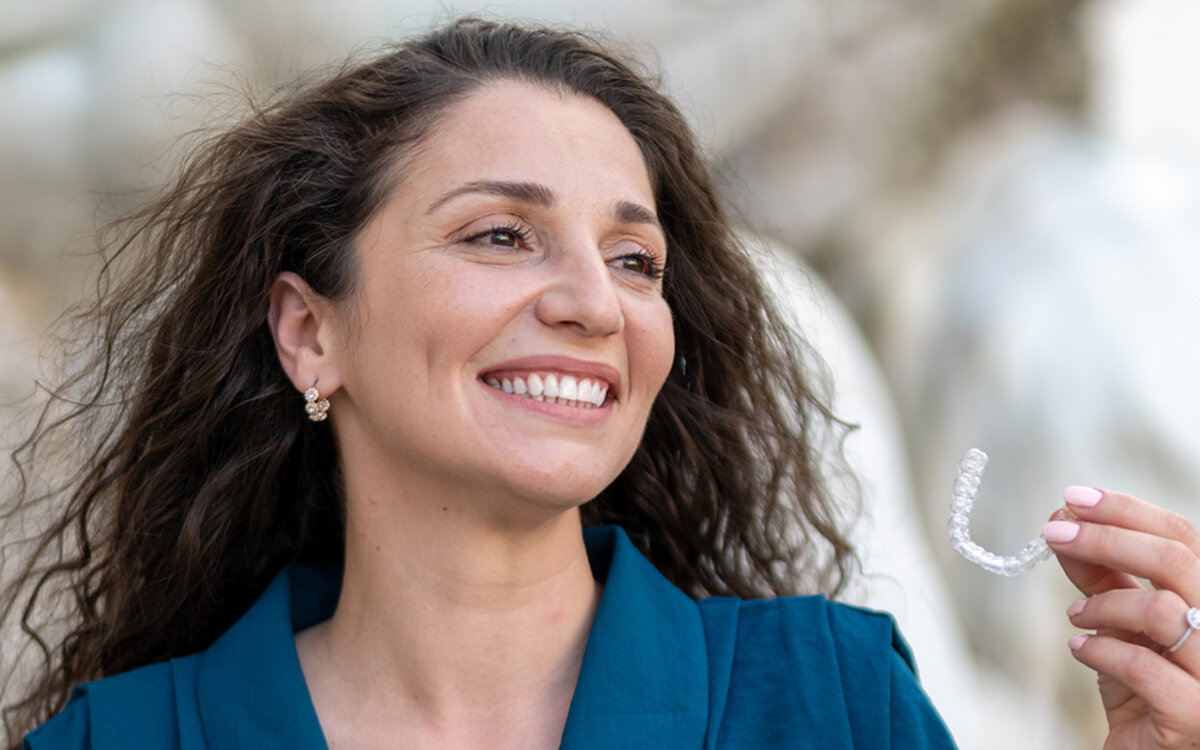 >Ist eine unsichtbare Zahnspange auch während der Schwangerschaft oder beim Stillen möglich?