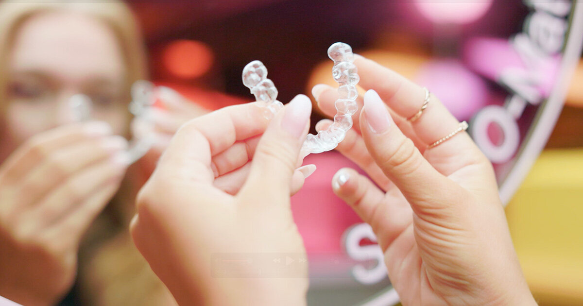 >Kann ich mit einer unsichtbaren Zahnspange auch weiterhin normal Sport treiben und ins Fitnessstudio gehen?