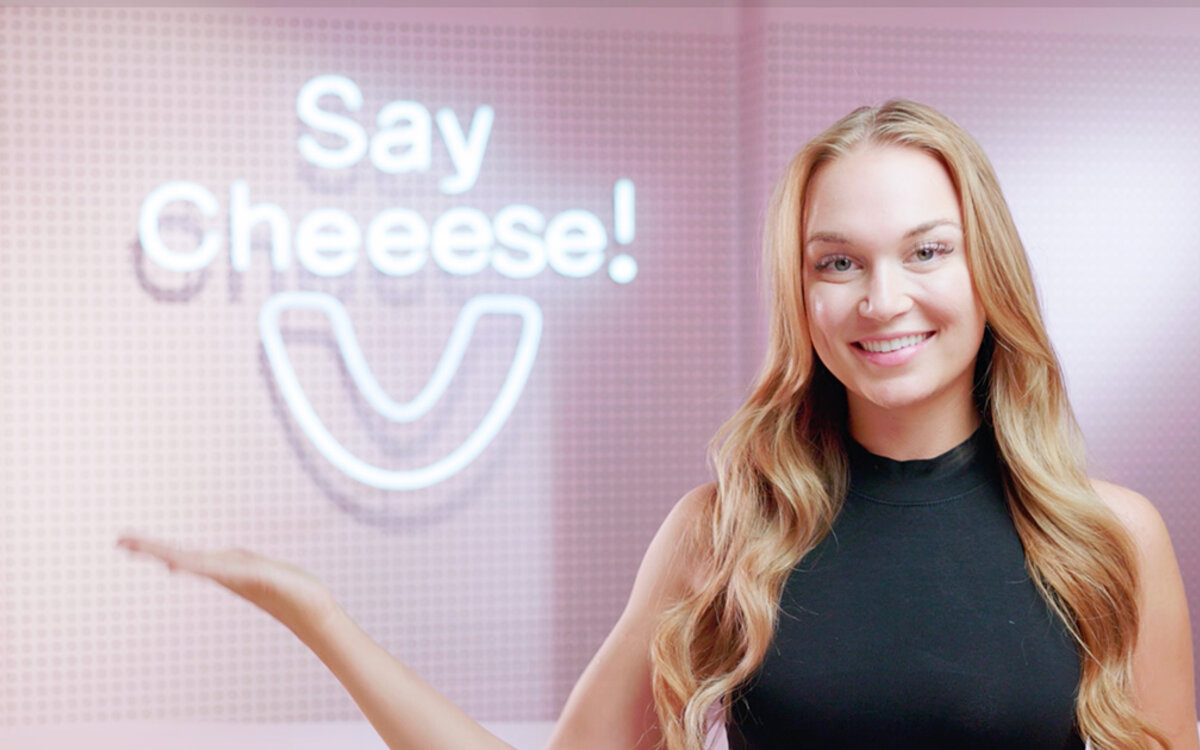 >Können unsichtbare Zahnschienen wirklich Zahnlücken schließen – ohne Zähne ziehen oder bleibende Retainer?